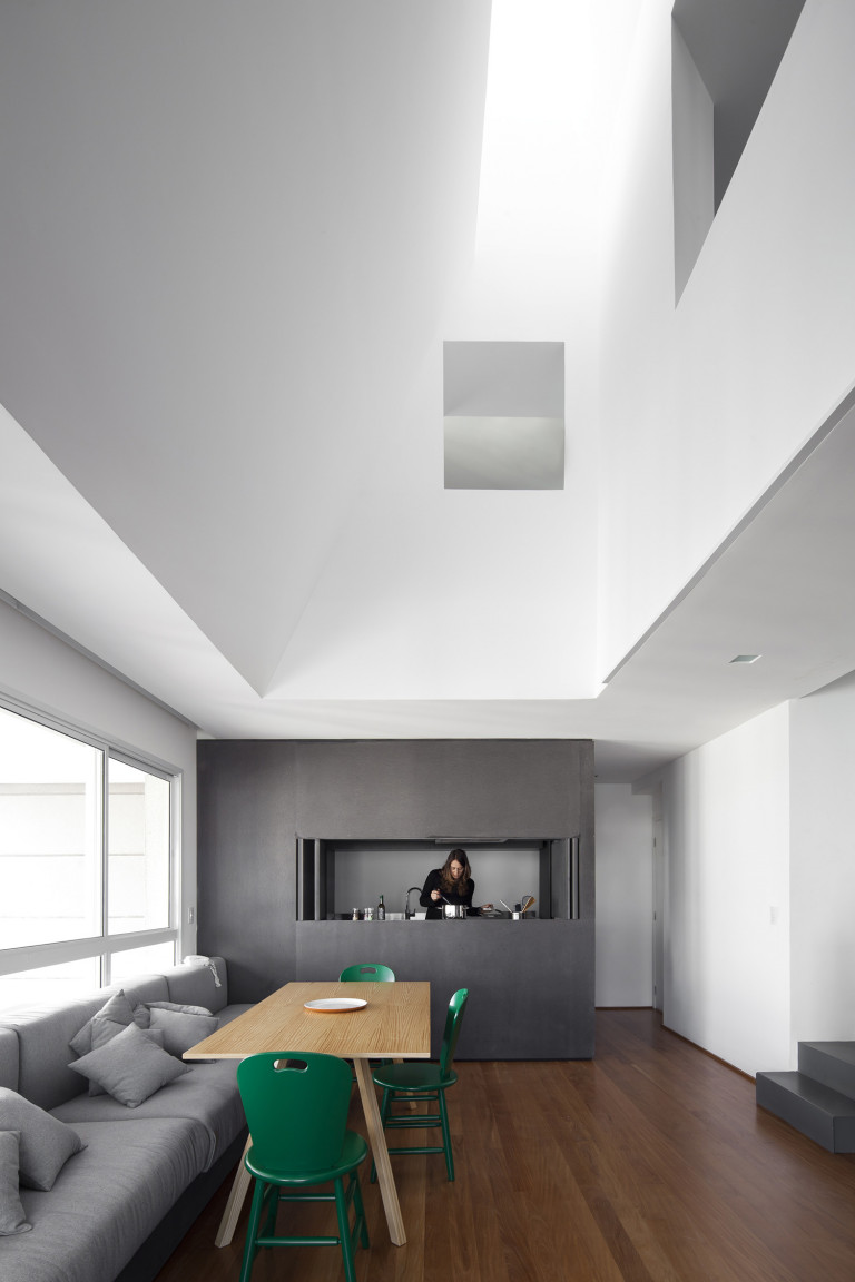 21B04005-2-1-768x1152