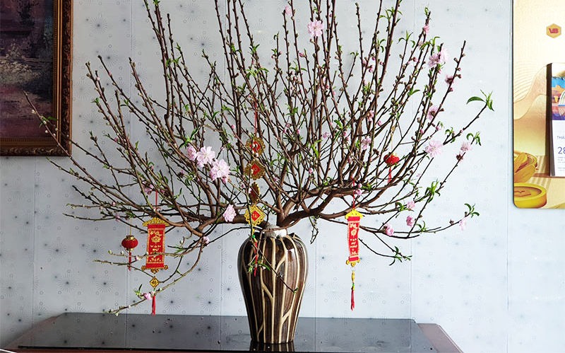 5-trang-tri-khong-gian-lam-viec-voi-chau-hoa-dao